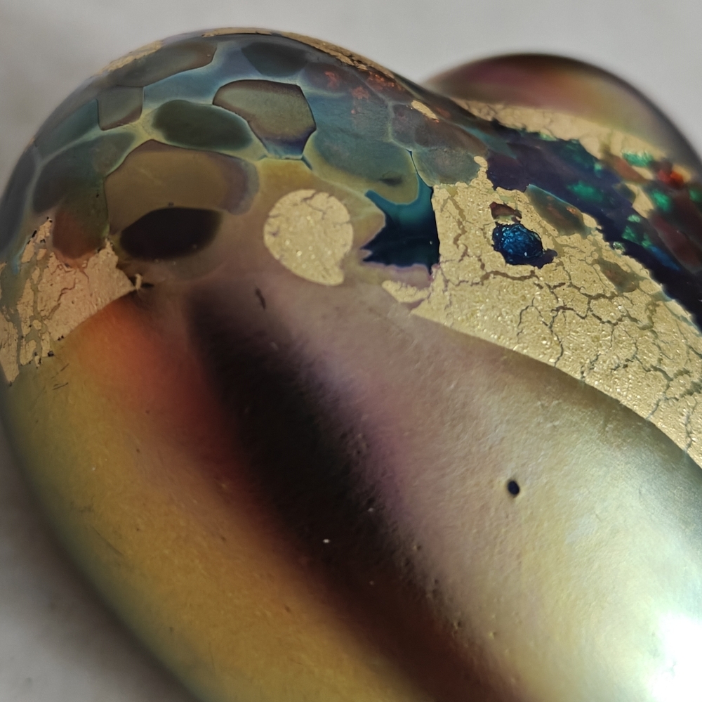 Signed Robert Held Iridescent Heart-Shaped Art Glass Sculpture/ Paperweight - Picture 10 of 14
